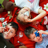 Как купить сладкий подарок детям сотрудников: полный разбор на практике