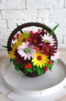 Шоколадная корзина №40 с разноцветными герберами и ягодами