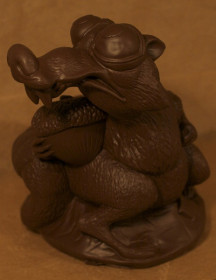 Белка с желудем