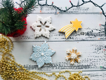 Снежинки и звезда